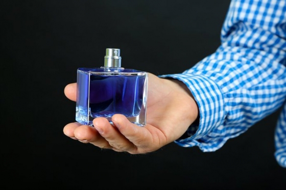 На Франківщині молодик вкрав парфуми, щоб зробити подарунок коханій (ФОТОФАКТ)