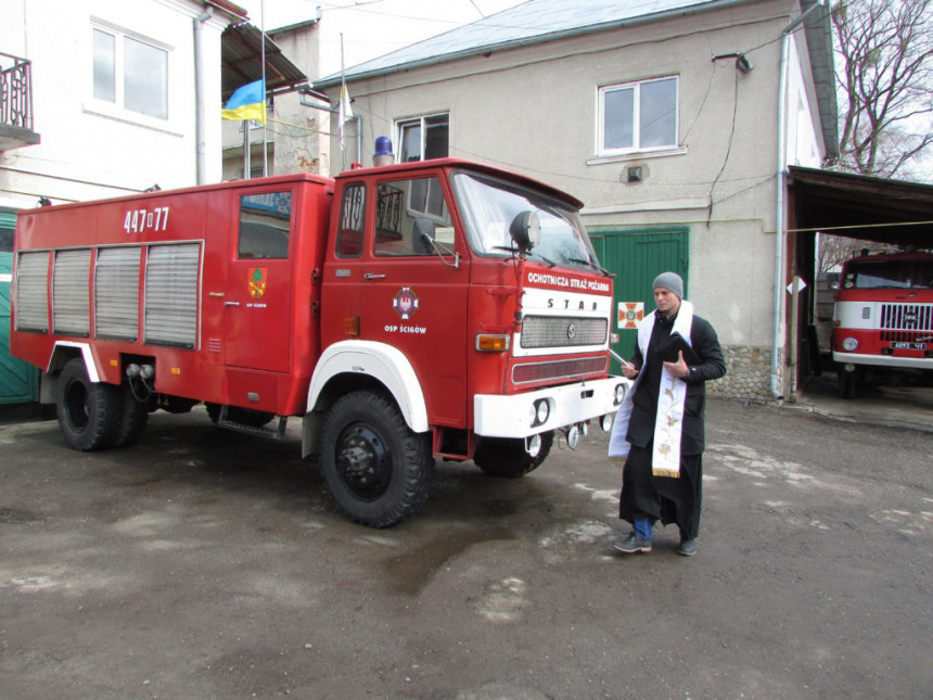 Рогатинським рятувальникам колеги з Польщі подарували пожежну машину (ФОТО)