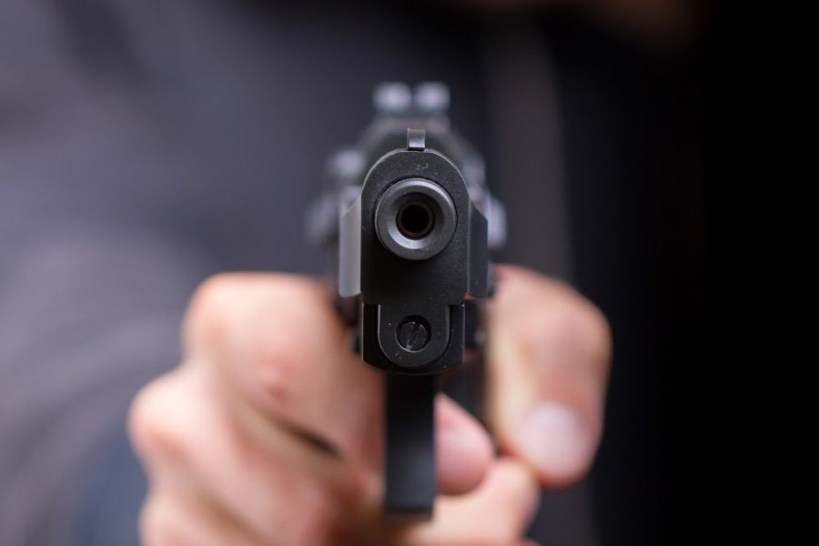 Нічні кримінальні розваги: у Франківську чоловік стріляв з балкону (ФОТО)