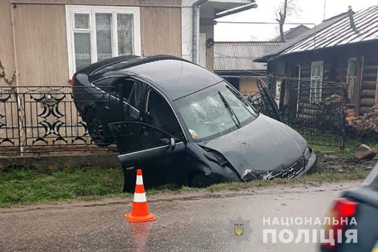 З’явилися подробиці вчорашньої ДТП на Рожнятівщині: водій був напідпитку (ФОТО)