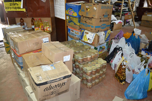 Прикарпатські волонтери передали бійцям ООС продукти (ФОТО)
