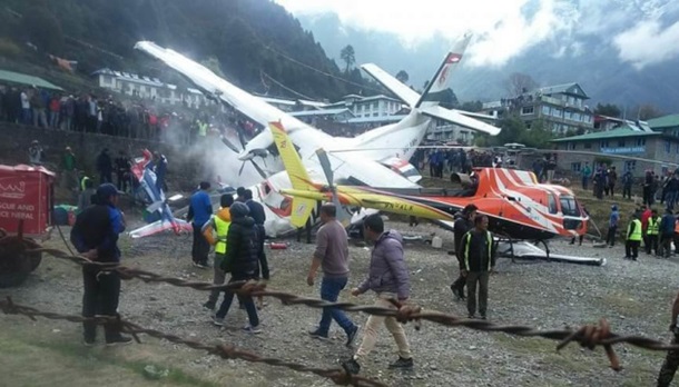 У Непалі зіткнулися літак і вертоліт (ФОТО, ВІДЕО)