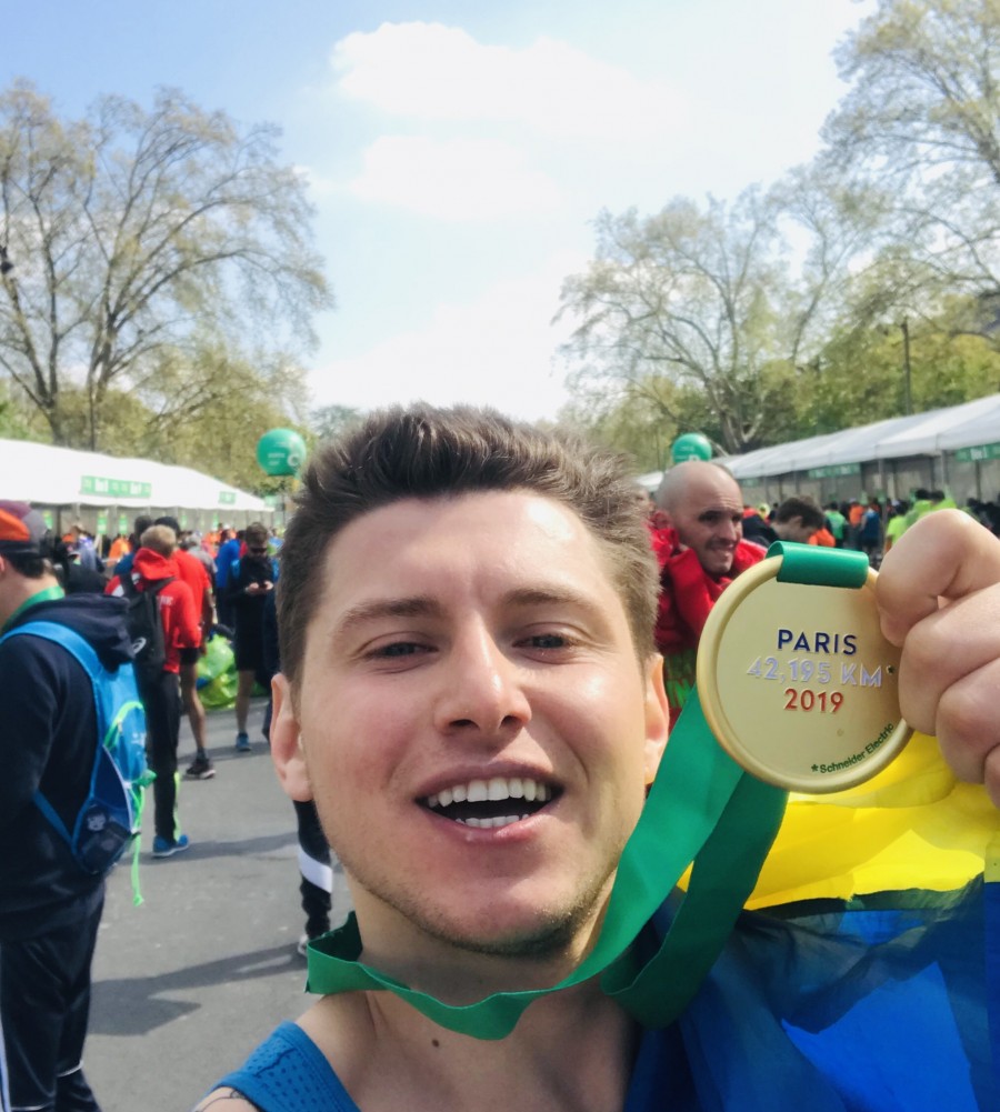 Франківський бігун подолав 42-кілометровий “Паризький марафон” (ФОТО)