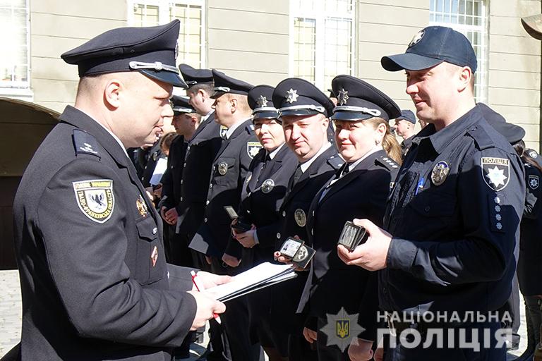 Поліцію Івано-Франківщини переодягли у літню форму одягу (ФОТО)
