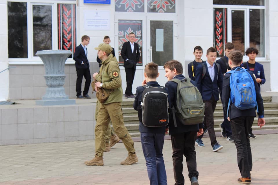 Як учасники АТО захищають школярів у Івано-Франківську(ФОТО)