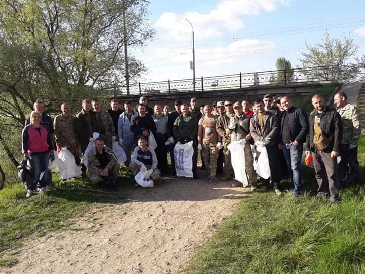Учасники АТО влаштували толоку у приміських селах Франківська (ФОТО)