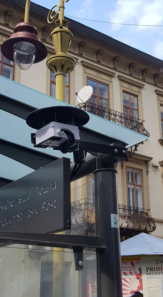 На зупинці “Пошта” встановили пристрій моніторингу якості повітря (ФОТО)