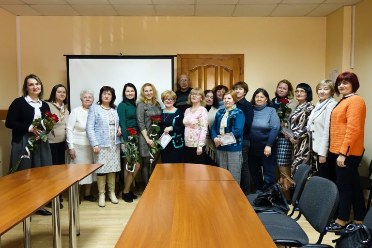 “Ні дня без ПК”: як франківські пенсіонери за три дні комп’ютер опанували (ФОТО)