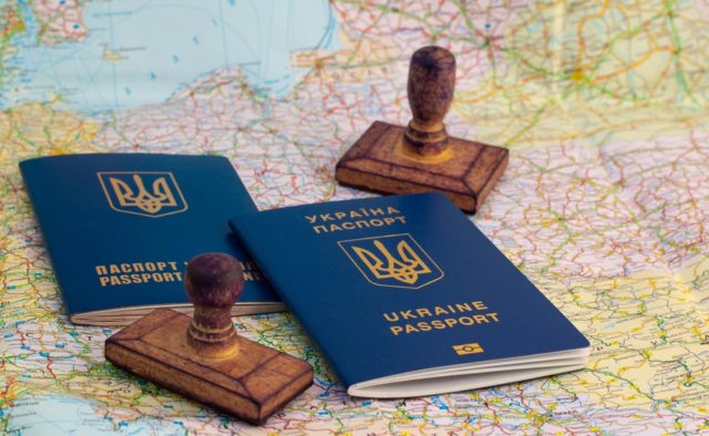 Торік 243 іноземців, які мешкають на Прикарпатті, отримали громадянство України