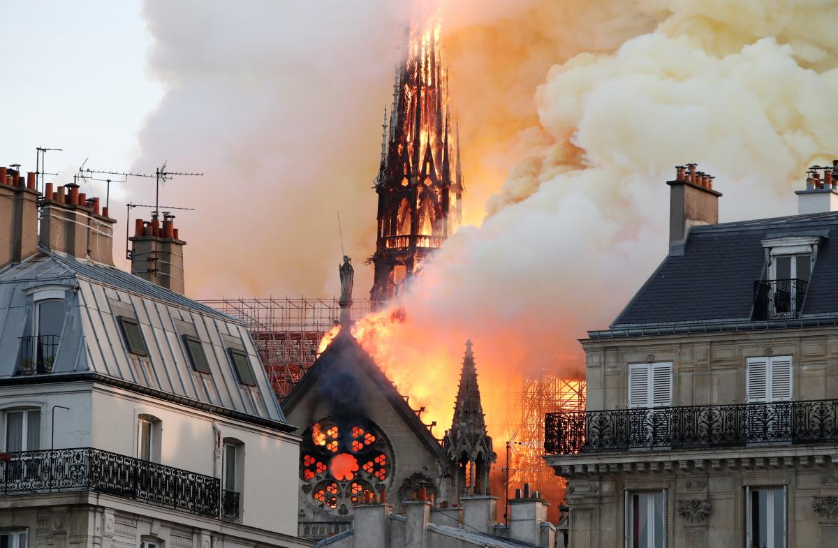Який вигляд має інтер’єр Собору Паризької Богоматері після масштабної пожежі (ФОТО)
