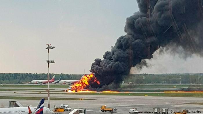 41 людина загинула при аварійній посадці літака в Москві через помилку пілотів