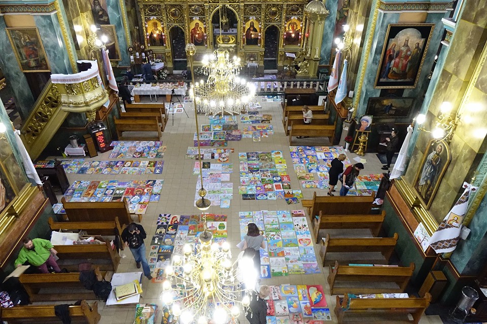 1700 картин маленьких художників з України та з-за кордону представили у Катедрі (ФОТО)