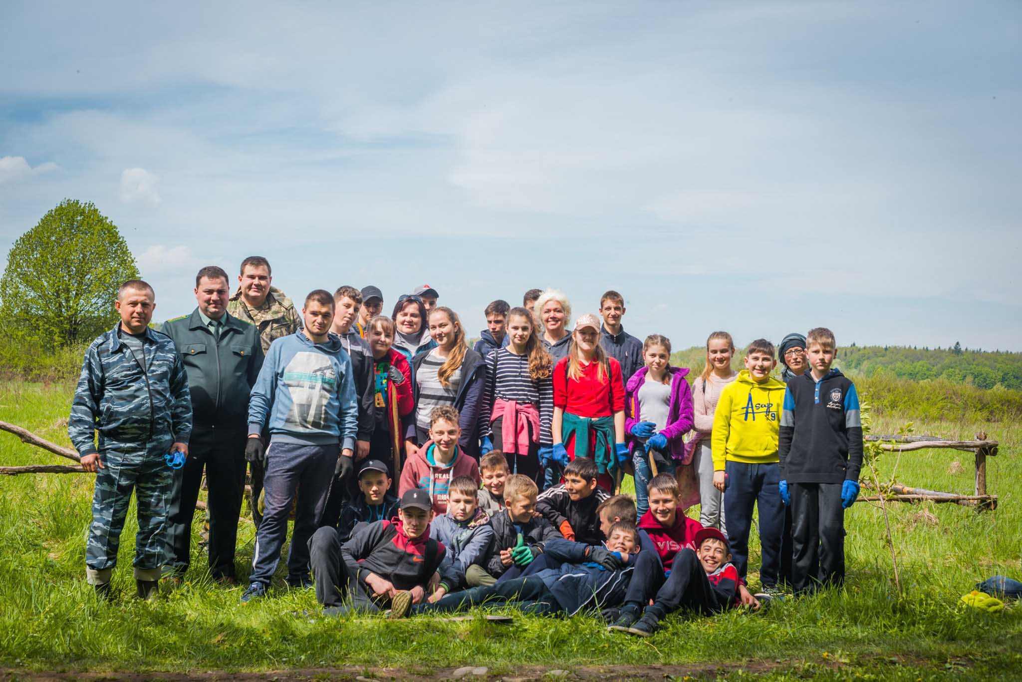 На Богородчанщині школярі висадили один гектар лісу (ФОТО)