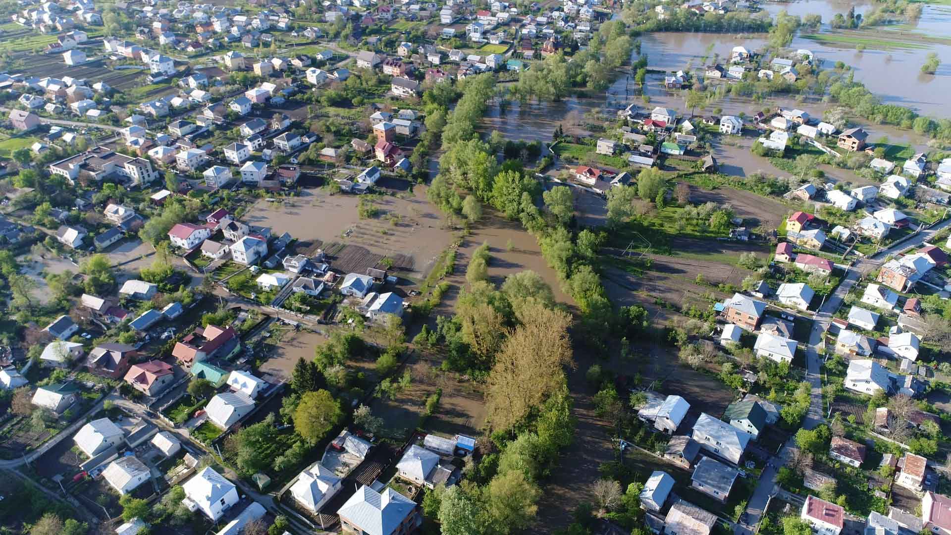В Івано-Франківській області затопленими залишаються понад тисяча будинків