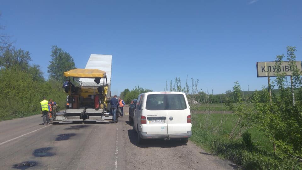 Дорогу Івано-Франківськ – Тернопіль ремонтують за рекордно низькою ціною (ФОТО)
