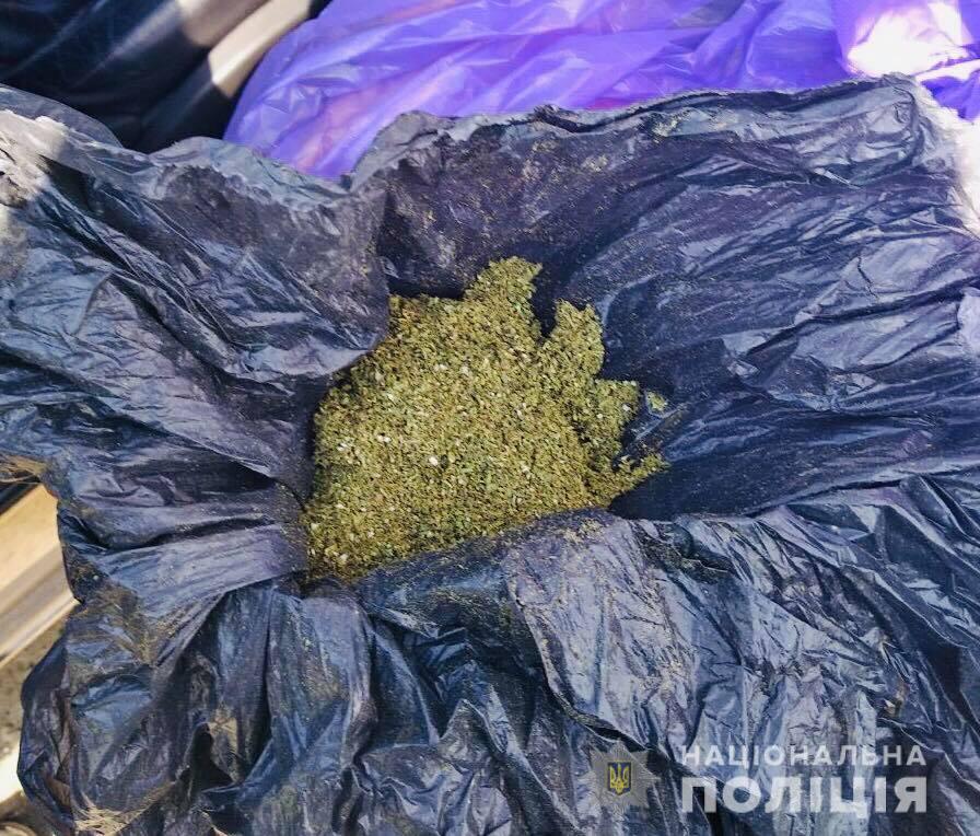 На Снятинщині патрульні зупинили автомобіль з наркотиками (ФОТО)