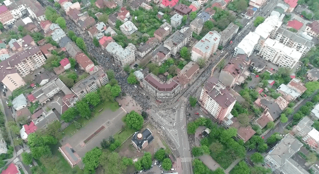 Як виглядав рекордний велопробіг в Івано-Франківську з висоти пташиного польоту (ВІДЕО)