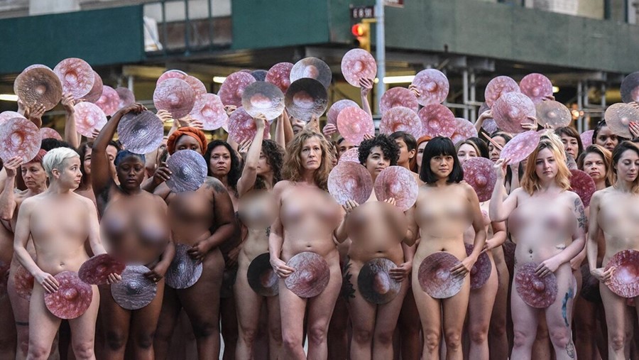 У Нью-Йорку пройшла акція за свободу жіночих сосків в інтернеті