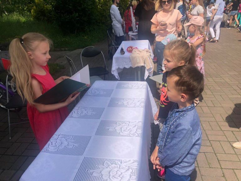 На Прикарпатті дітки вчились проводити реєстрацію шлюбу (ФОТО)