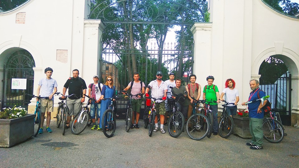 Франківцям провели першу велоекскурсію муралами міста (ФОТО)