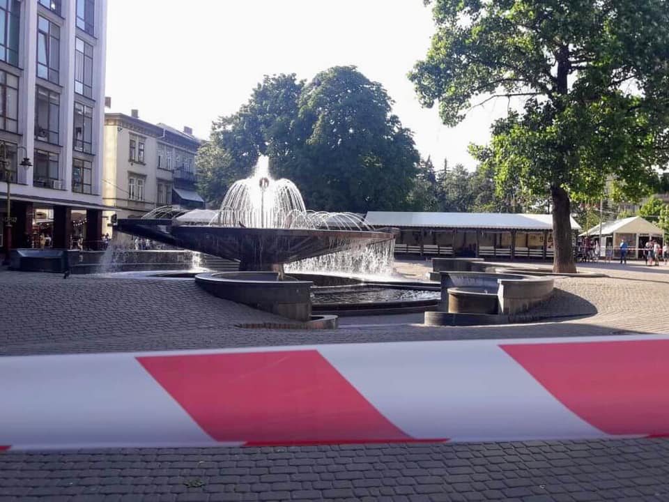 Псевдомінером фонтану у центрі Франківська виявився 27-річний чоловік