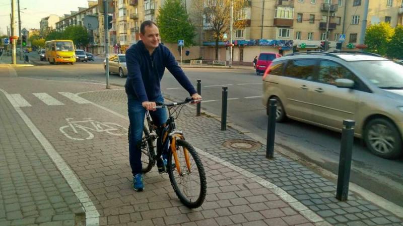 Місцеві чиновники сядуть на велосипеди, аби закликати франківців розвантажити вулиці від автівок