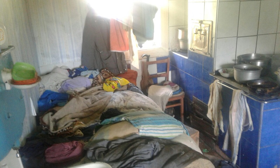 На Прикарпатті у двох родинах поліція виявила занедбаних дітей (ФОТО)