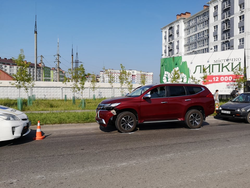 Через ДТП біля “Калинової слободи” рух транспорту паралізовано від Кармелюка до БАМу (ФОТОФАКТ)