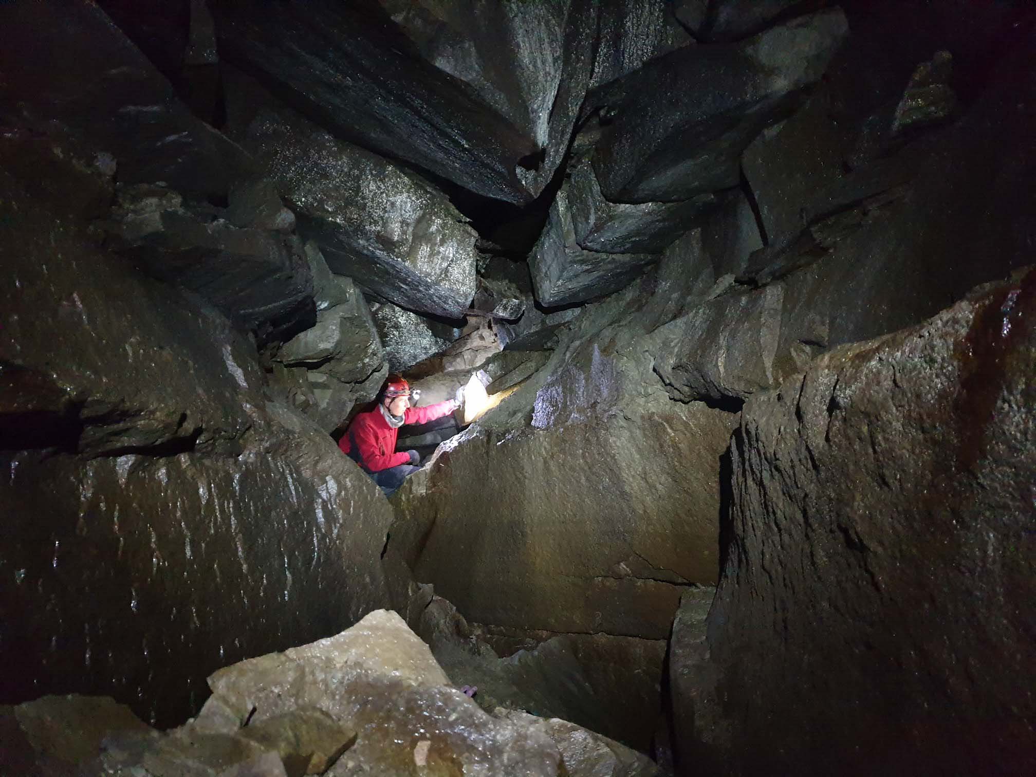 На Піп Івані обстежили найвисокогірнішу печеру України (ФОТО)