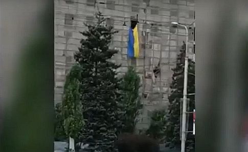 У центрі Донецька майорів прапор України й звучав гімн (ВІДЕО)