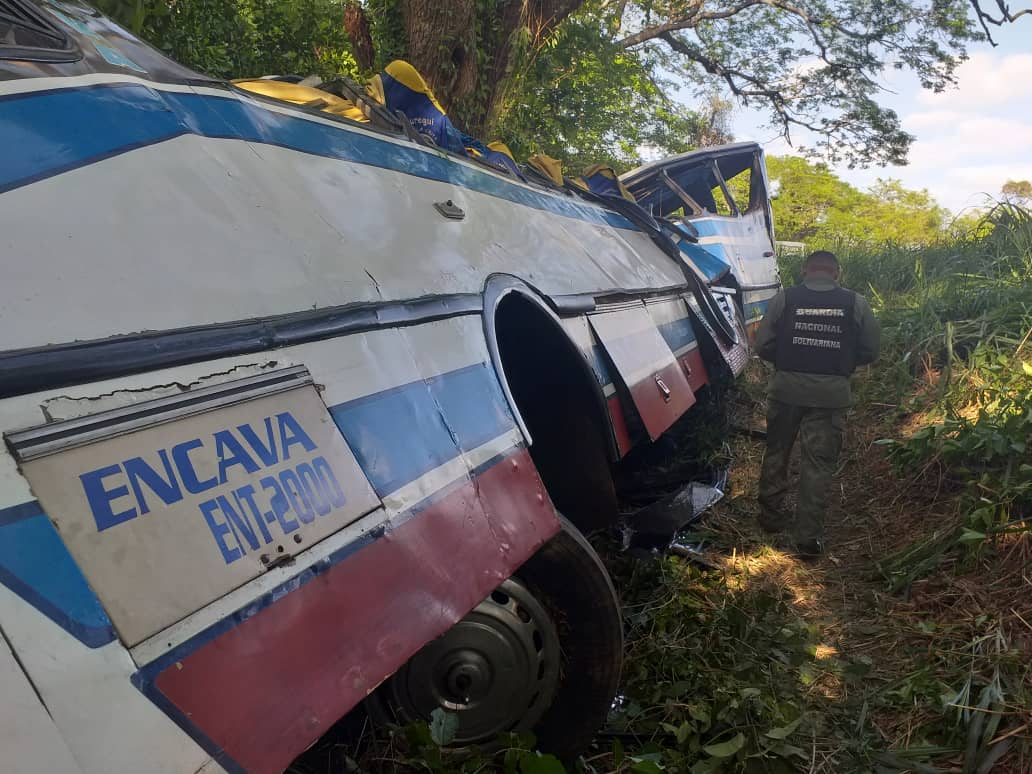 У Венесуелі розбився автобус: загинули 16 людей (ФОТО)