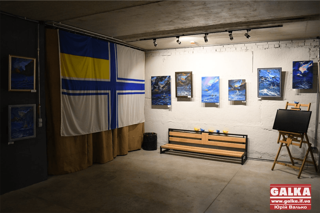У Франківську відкрили благодійну виставку на підтримку полонених українських моряків (ФОТО)