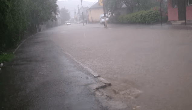 Вулиці Косова пішли під воду (ВІДЕО)