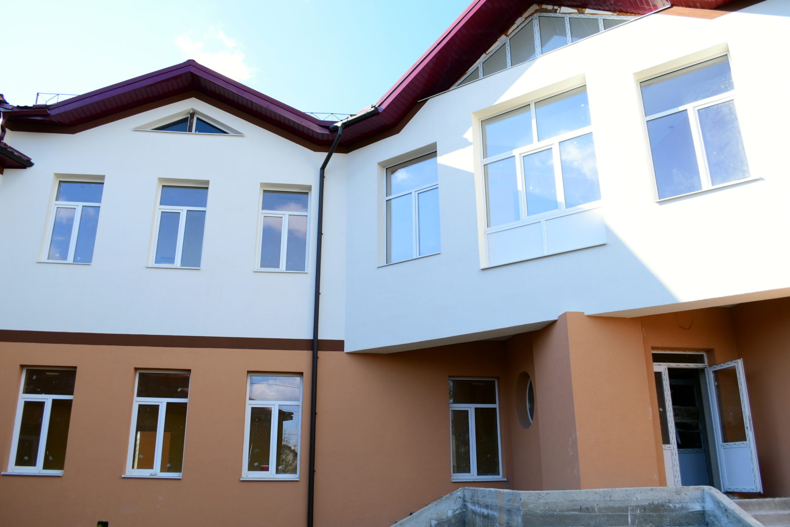За крок до завершення будівництво нової школи у Хриплині (ФОТО)