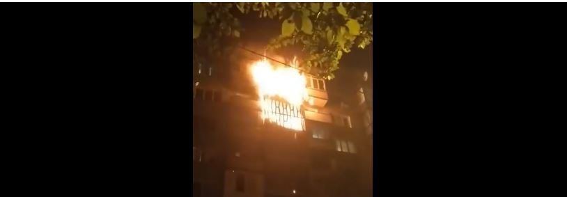 Вночі на Бандери масштабна пожежа охопила три поверхи багатоповерхівки (ФОТО, ВІДЕО)
