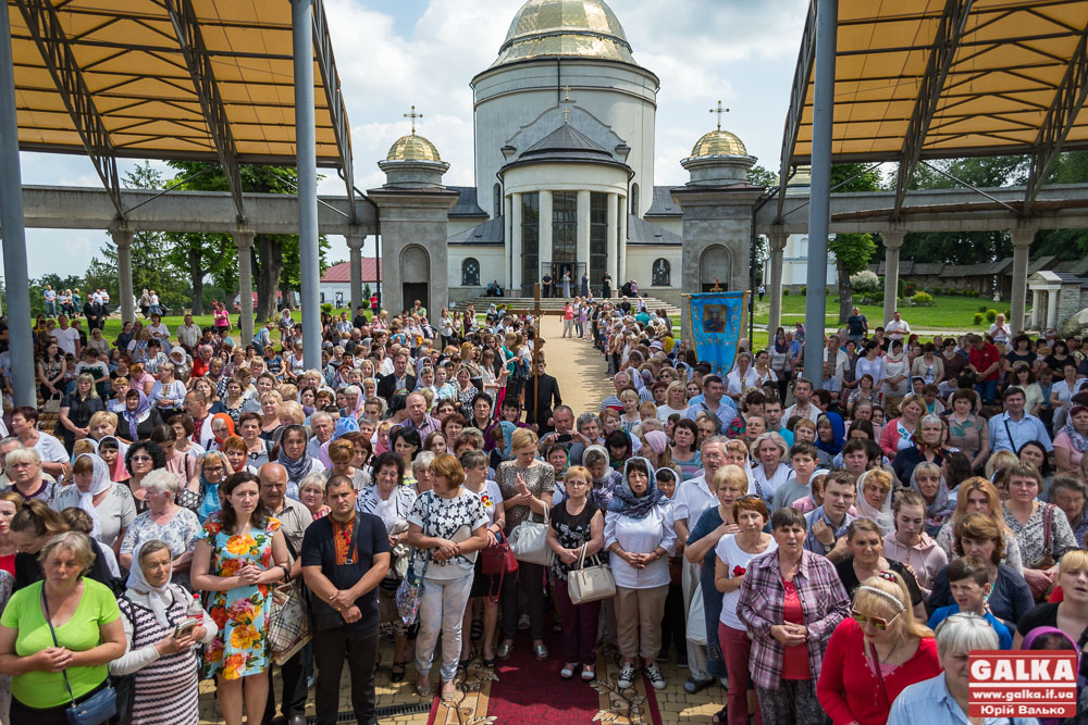 Тисячі медиків з декількох областей України з’їхалися на прощу до Гошева (ФОТОРЕПОРТАЖ)