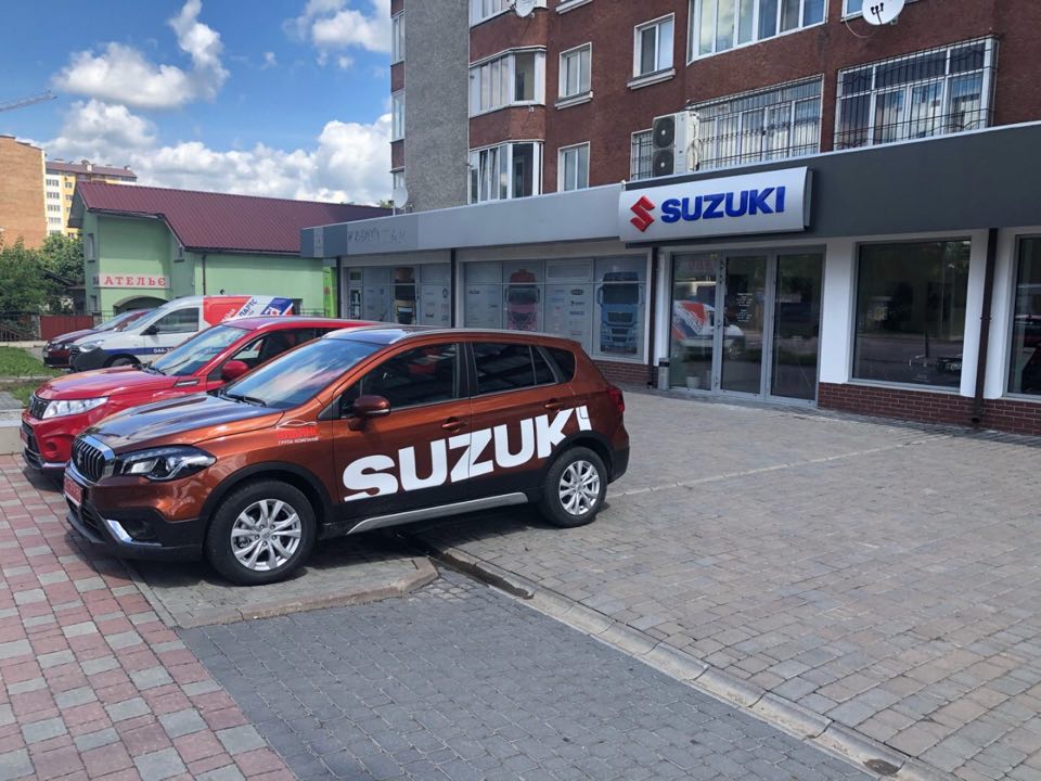 Продаж, ремонт та “шинний готель”: в Івано-Франківську відкрили автоцентр Suzuki (ФОТО)