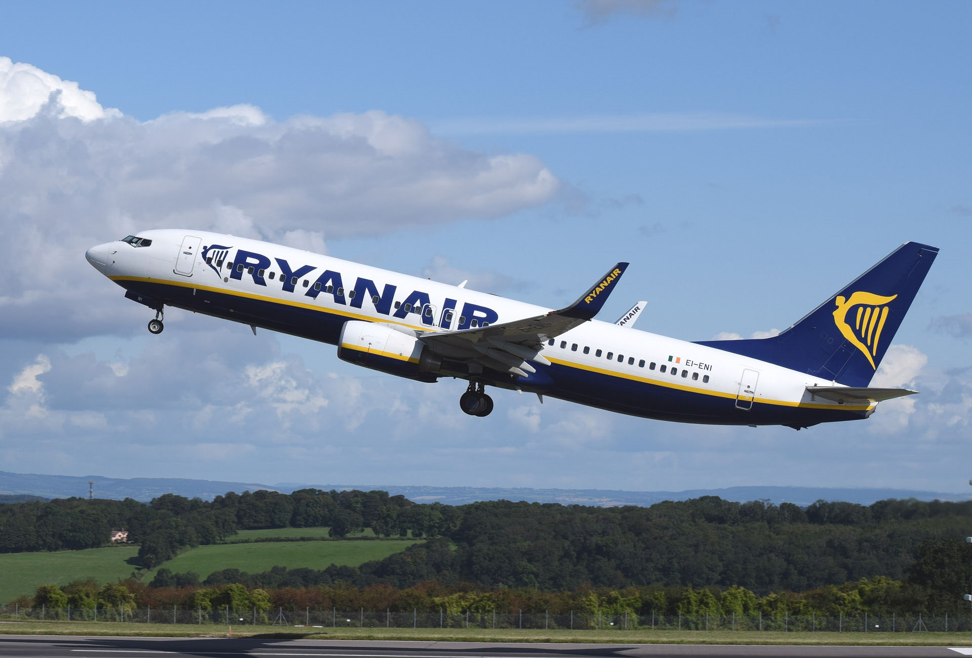 Ryanair пропонує “різдвяні” квитки зі Львова від 5 євро