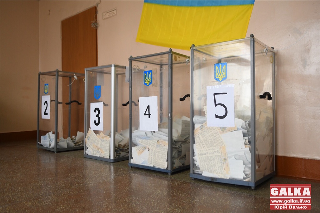 Поліція Прикарпаття отримала 26 дзвінків про порушення на виборах в ході голосування