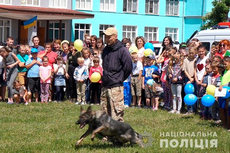 Прикарпатські правоохоронці реалізовують проєкт «Діти! Поліція! Безпека!» (ФОТО)