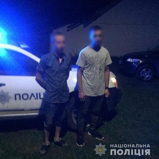 На Косівщині два молодики побили поліціянта біля дільниці (ФОТОФАКТ)