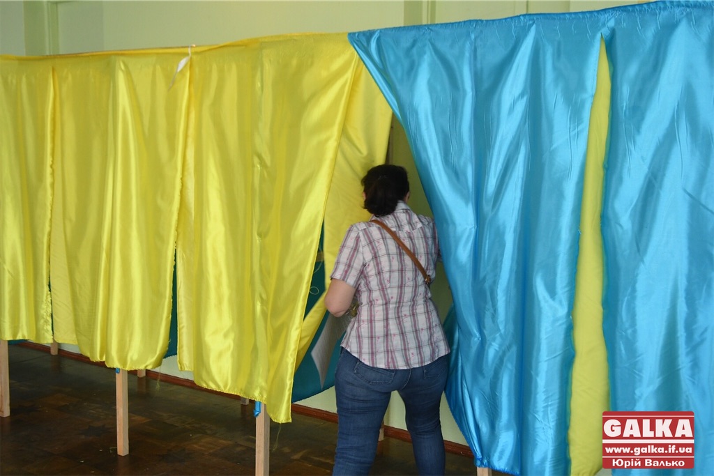 На Прикарпатті троє народних депутатів йдуть на місцеві вибори як кандидати