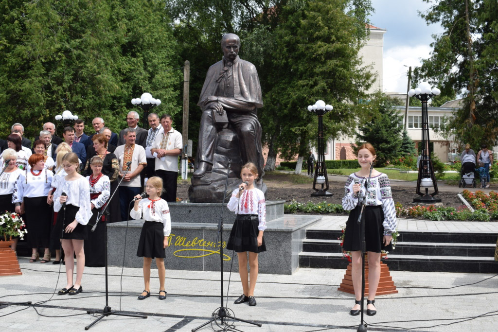 У Рогатині урочисто відкрили пам’ятник Кобзареві (ФОТО)