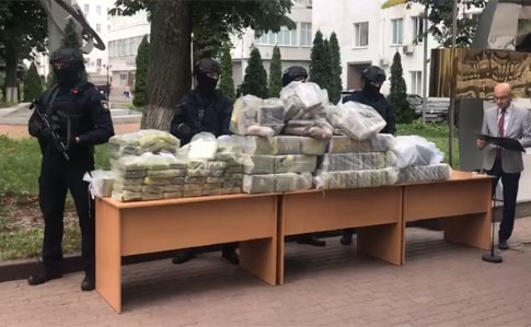 Українська поліція вилучила майже пів тонни кокаїну (ФОТОФАКТ)