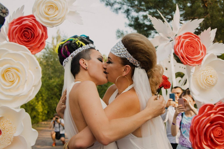 У Києві уклали перший в Україні одностатевий шлюб (ФОТО)