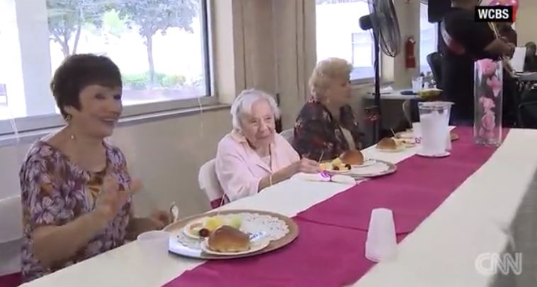 “Я ніколи не була одружена”. 107-річна американка розкрила секрет свого довголіття (ВІДЕО)