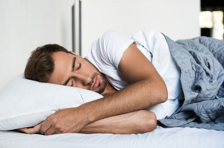 Галка рекомендує: в якій позі краще спати, щоб уникати болю у спині