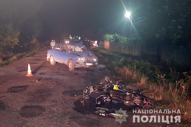 У селі під Франківськом п’яний водій ВАЗу вчинив ДТП з мопедом, постраждали підлітки (ФОТО)