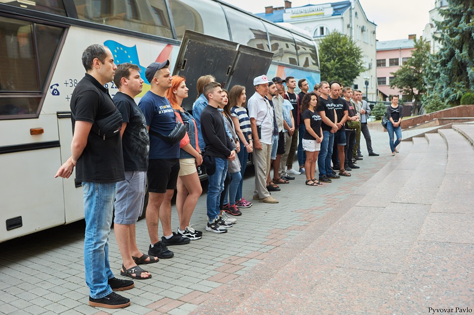 Франківці поїхали впорядковувати давні українські кладовища та пам’ятки у Польщі (ФОТО)