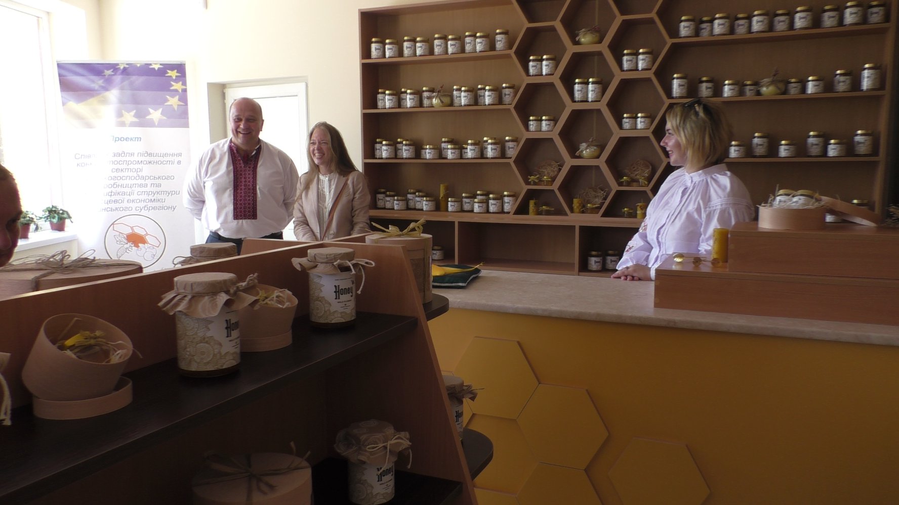 У Долині відкрили центр бджолярства (ФОТО)